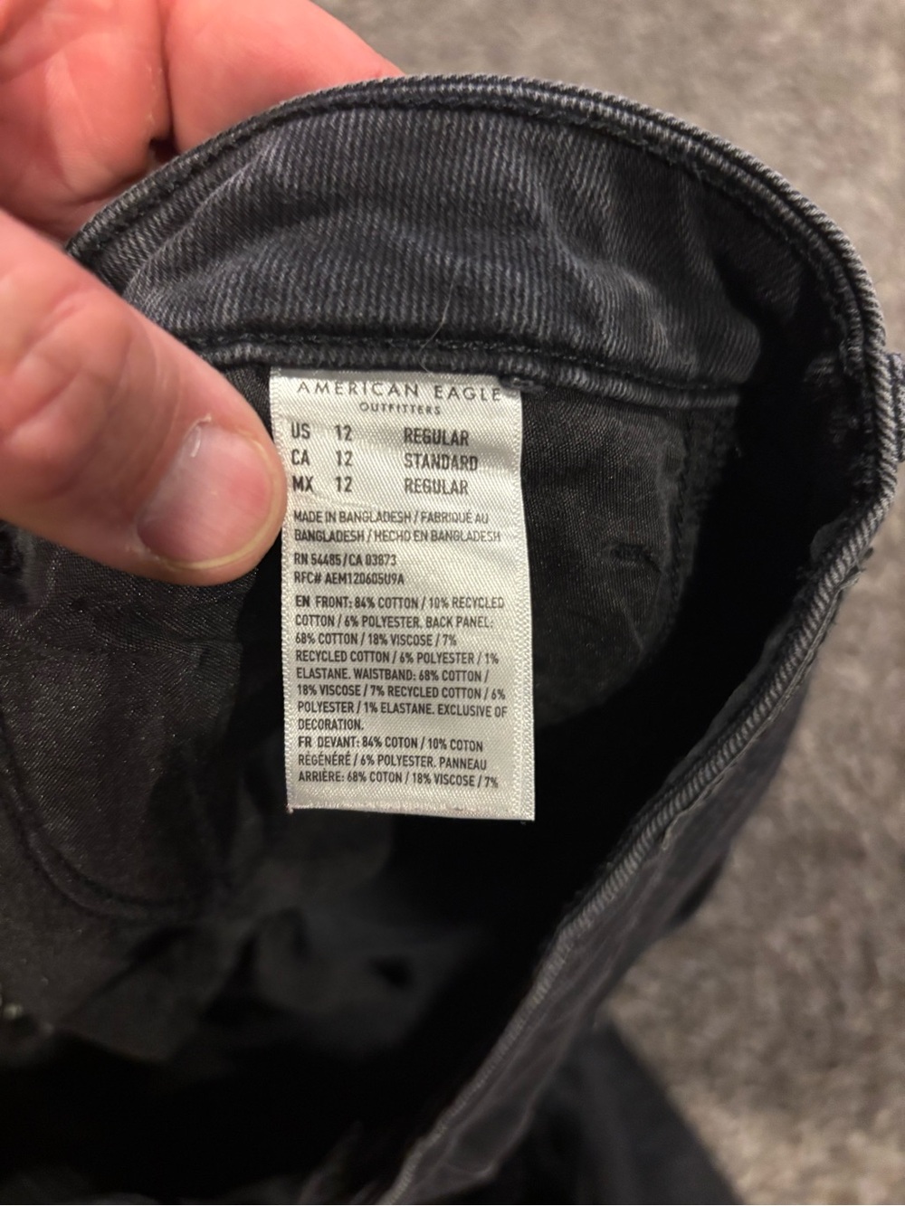 Women’s American Eagle Outfitters Black Distressed Mom Jeans - Picture 9 of 9